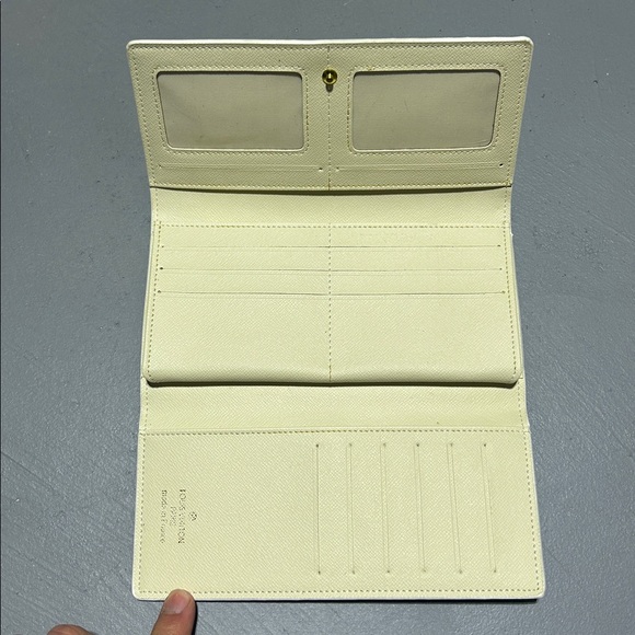 Tri-Fold Patterned Leather Wallet - Picture 4 of 12